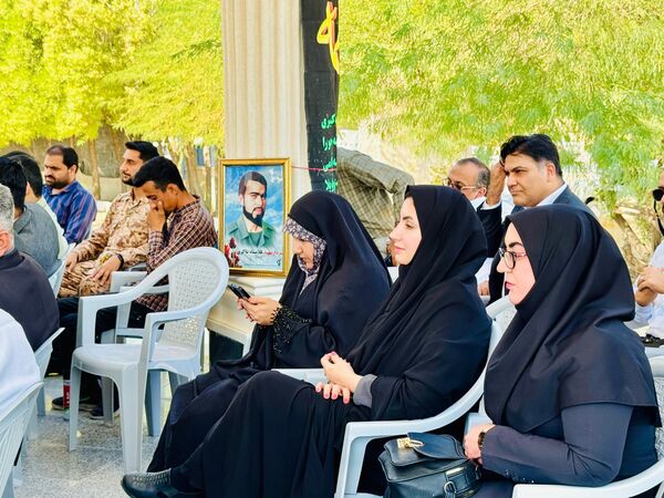 عطر‌افشانی و غبارروبی مزار شهدای بستک