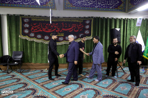 بازدید رئیس دانشگاه فرهنگیان از موکب‌های پذیرای زائرین مراسم امام شهید در این دانشگاه