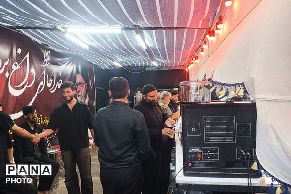 پذیرایی از زائران رضوی در مسیر بازگشت؛ خدمت بی‌منت در موکب «رهبر شهیدم»