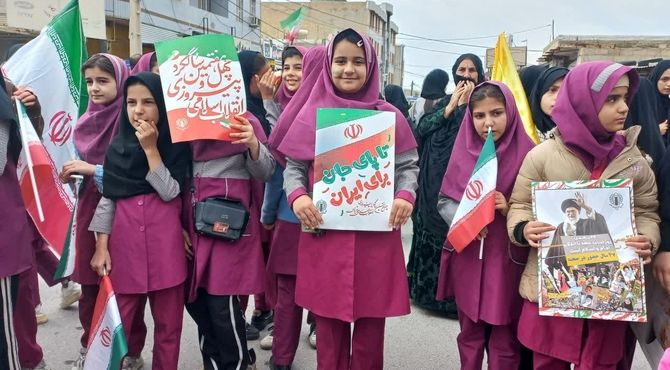 حضور پرشور دانش‌آموزان شهرستان چرام در راهپیمایی یوم‌الله ۲۲ بهمن