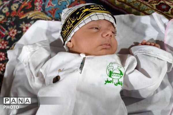 حضور مادران و نوزادان شش ماهه در همایش شیرخوارگان حسینی