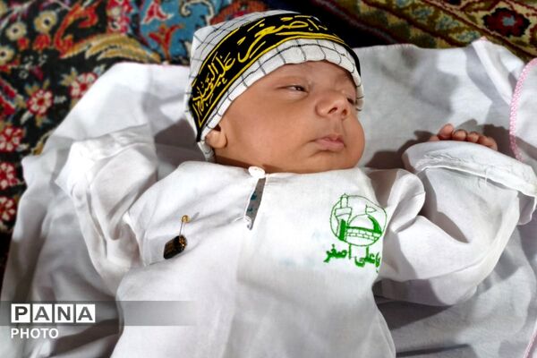حضور مادران و نوزادان شش ماهه در همایش شیرخوارگان حسینی