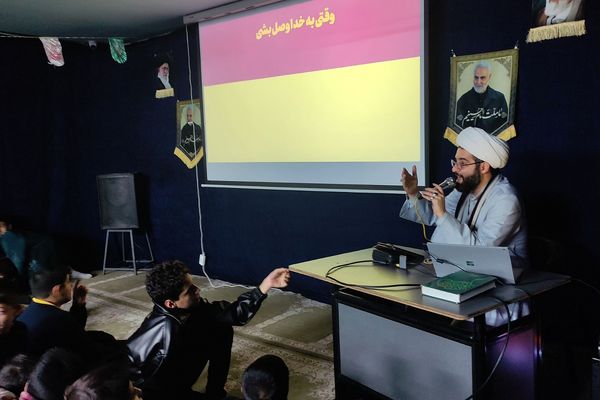 اولین روز حضور پسران ناحیه دو شهرری در مراسم معنوی اعتکاف 