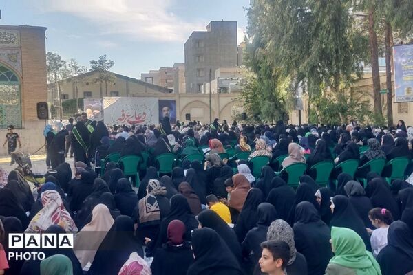 قرائت دعای عرفه با حضور عاشقان در امامزاده عمادالدین رباط‌کریم