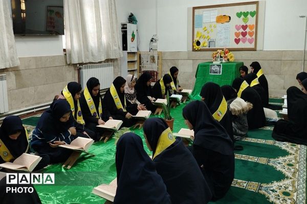 محفل انس با قرآن کریم در آموزشگاه شهید مجید دهنوی نیشابور