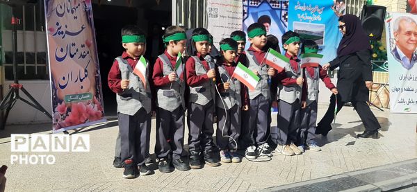 افتتاحیه زمین چمن در دبستان پسرانه گلستان ناحیه ۷ آموزش و پرورش مشهد مقدس 