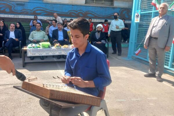 برگزاری مراسم افتتاحیه زمین چمن مصنوعی در دبیرستان شاهد علامه طباطبایی ناحیه دو شهرری 