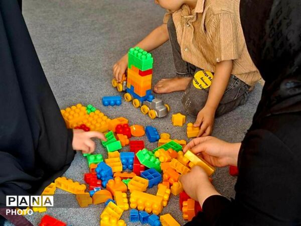 خدمت‌رسانی موکب عاشقان ولایت به عزاداران در مراسم وداع بارهبر شهید