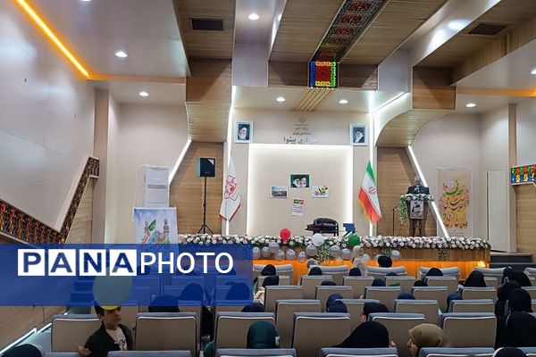 پایگاه شهید انصاری میزبان دانش‌آموزان دبستان مهدیزاده در جشن دهه فجر 