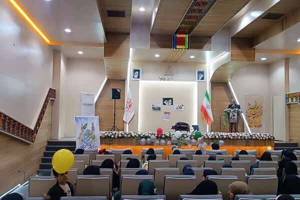 پایگاه شهید انصاری میزبان دانش‌آموزان دبستان مهدیزاده در جشن دهه فجر 