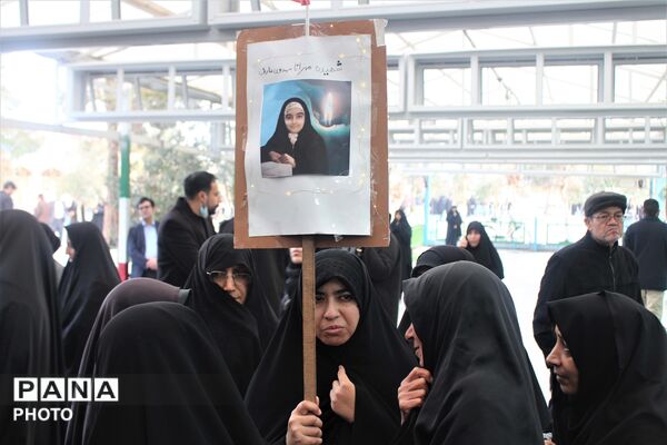آیین خاکسپاری دانش‌آموز شهید جنگ رمضان با حضور معاون وزیر آموزش و پرورش در قم