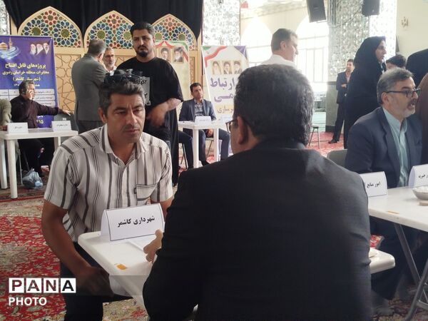 میز ارتباطات مردمی مسئولان شهرستان کاشمر در باغمزار 