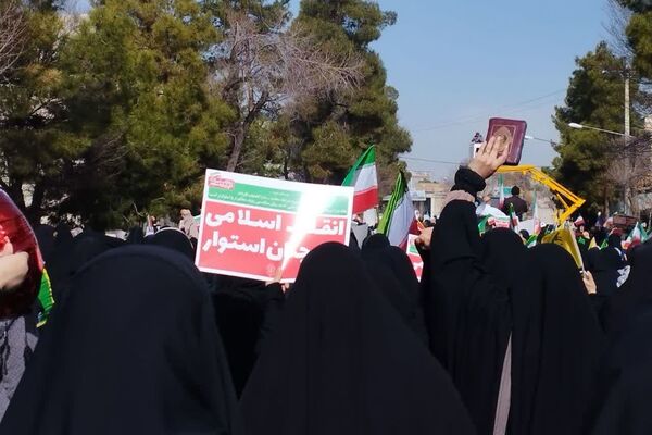 حضور با شکوه مردم زرقان در راهپیمایی 22 بهمن ماه