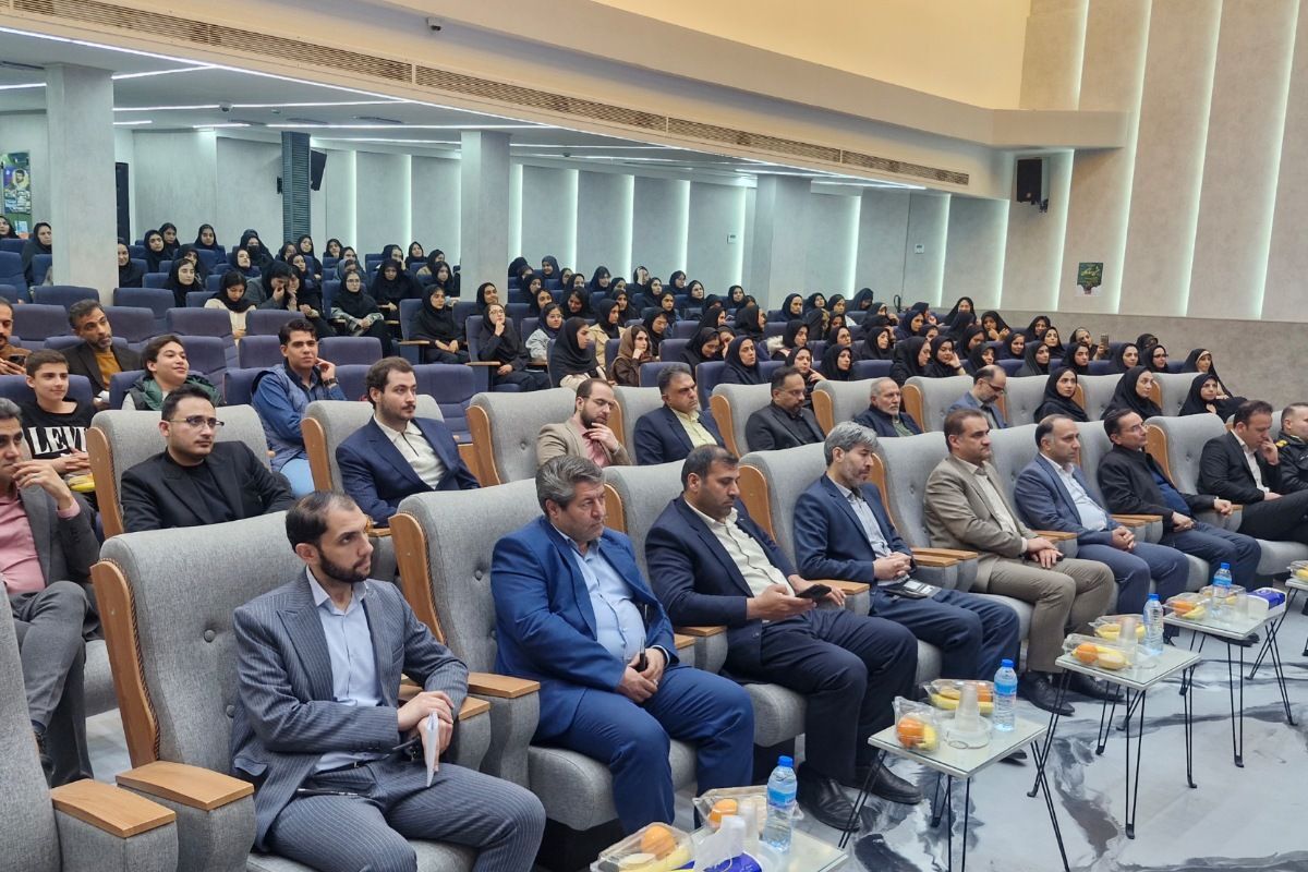 درخشش ستارگان ورامین در آیین تجلیل از نخبگان آموزشی