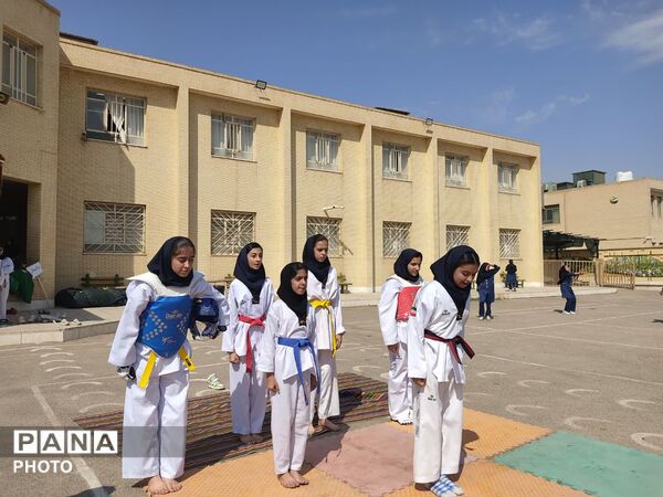 درخشش استعدادهای ورزشی دانش‌آموزان در المپیاد ورزشی دبیرستان دکتر جوادی