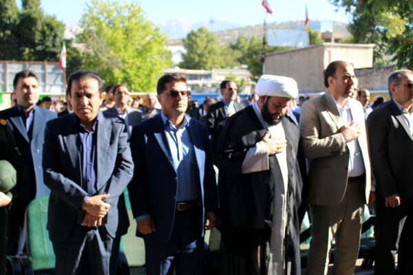 نواخته شدن زنگ مهر در مدارس یاسوج