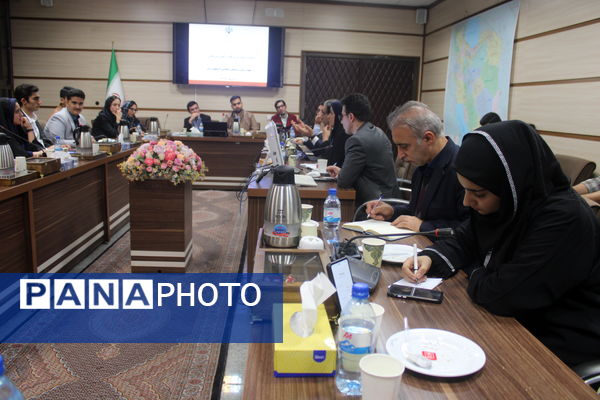 نشست مشورتی و گفت‌و‌گوی بین نسلی معاون سیاسی و اجتماعی استاندار آذربایجان شرقی