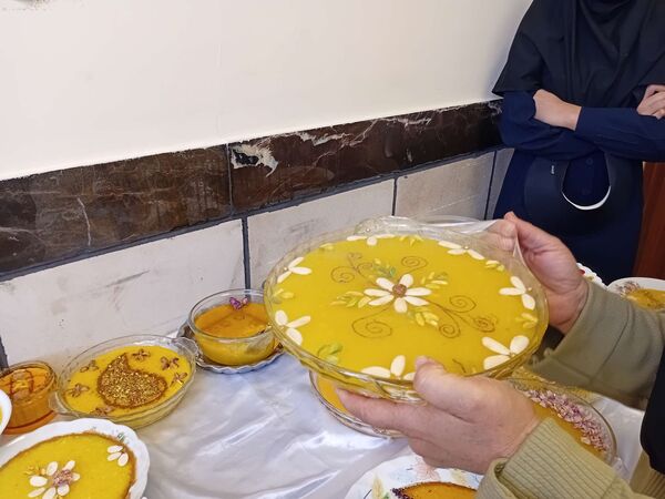جشنواره شله زرد به مناسبت هفته بهداشت روان در مدرسه مادرمهربان خلیل آباد