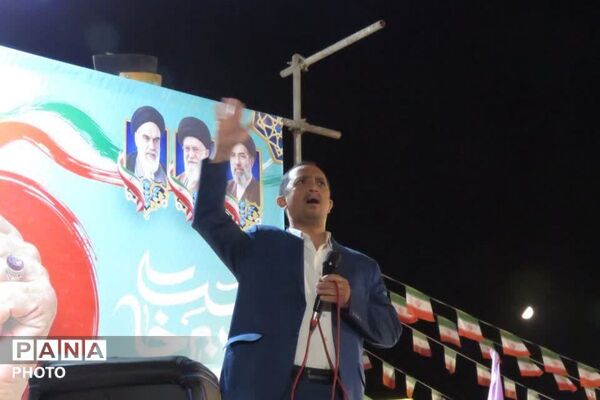 تدوام پایداری مردم شهید پرور شهرستان فیروزوه در میدان معلم