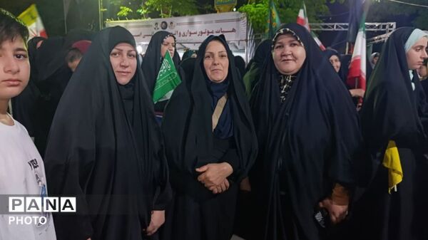 حضور دانش‌آموزان مدرسه دخترانه ریحانه در جشن عید غدیرخم