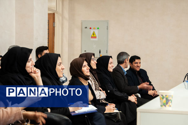 کارگاه استانی"طراحی آزمایش‌های جذاب و کاربردی" ویژه دبیران شیمی 