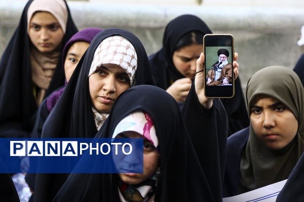 اجتماع ضد صهیونیستی نوجوانان فاطمی در حرم حضرت معصومه(س)