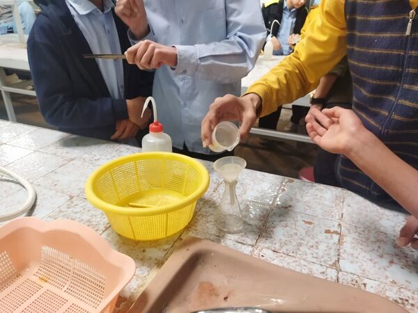 بازدید دانش‌آموزان دبیرستان نمونه دانش از پژوهشسرای رازی