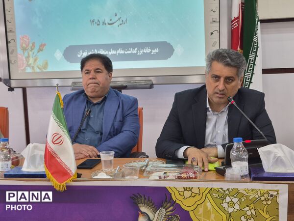 معلمان نمونه در قاب افتخار آموزش و پرورش منطقه ۵
