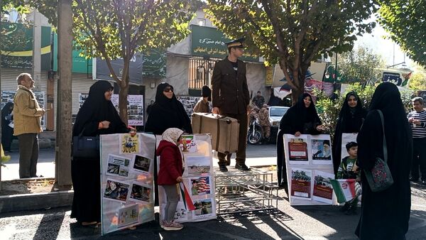 دانش‌آموزان با حضور در راهپیمایی ۱۳ آبان تنفر خود را نسبت به شیاطین امروزی نشان دادند
