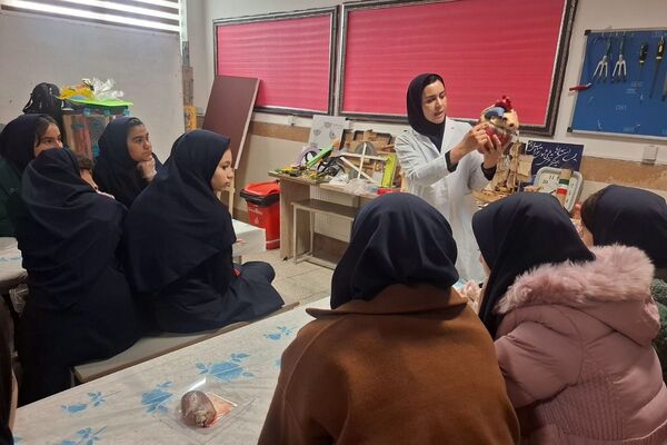 کارگاه تشریح قلب برای دانش آموزان فرزانگان شهرستان ملارد