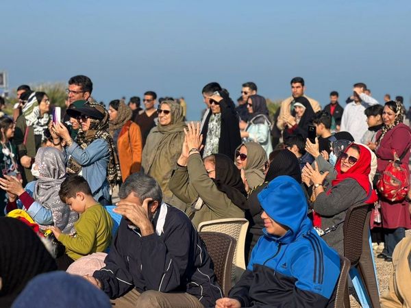 پیاده‌روی خانوادگی در بوشهر