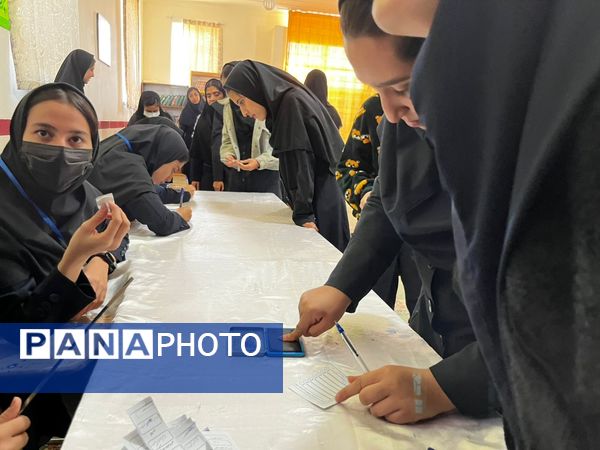 برگزاری انتخابات شورای دانش‌آموزی در خاتم