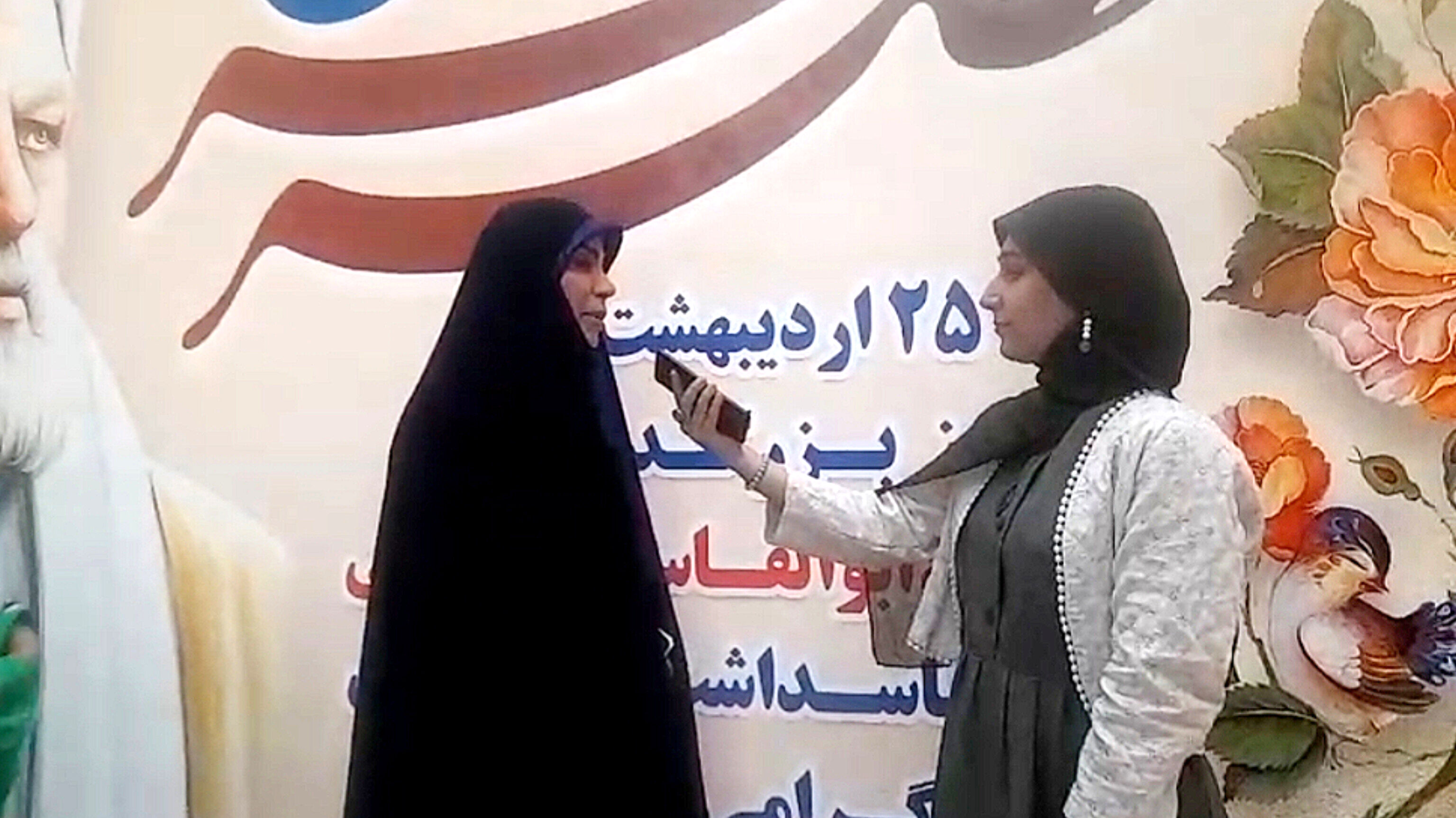 فردوسی با آثارش درادبیات فارسی بسیار تأثیر گذار بوده‌است 