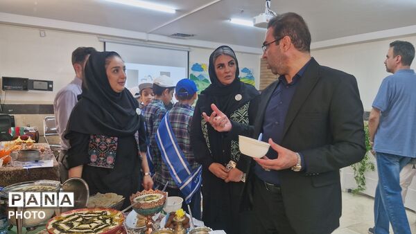 جشنواره غذای سالم در دبستان میرفخرایی ناحیه ۴ کرج