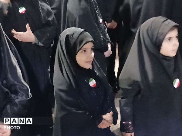 تجمع شبانه مردم شهر املش در چهلم شهدای میناب و رهبر شهید