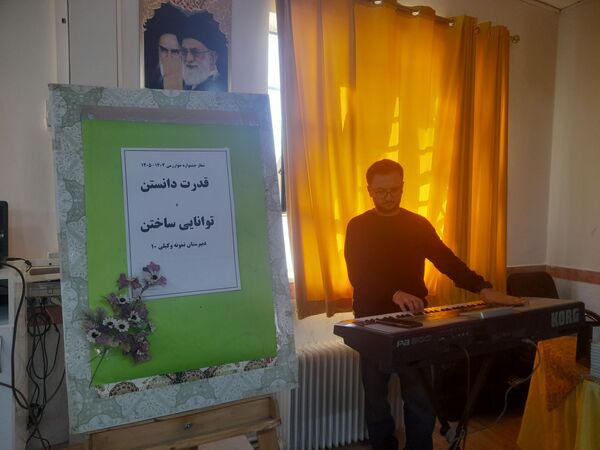 افتتاحیه جشنواره نوجوان خوارزمی در دبیرستان نمونه وکیلی۱۰ 