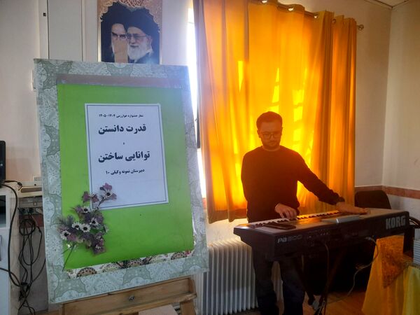 افتتاحیه جشنواره نوجوان خوارزمی در دبیرستان نمونه وکیلی۱۰ 