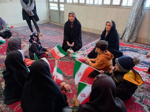 پیاده‌روی و بازی‌های محلی اعضای پایگاه پنج تن 