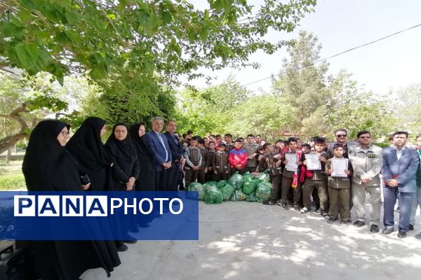 حضور دانش‌آموزان پیشتاز دبستان شهید شوشتری در کوهستان پارک شهرستان فاروج