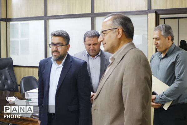 تقدیر فرماندار فیروزکوه از کارکنان تأمین اجتماعی و بهزیستی به مناسبت هفته تأمین اجتماعی