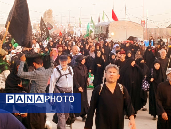 عاشقان حسینی در مسیر پیاده‌روی اربعین حسینی