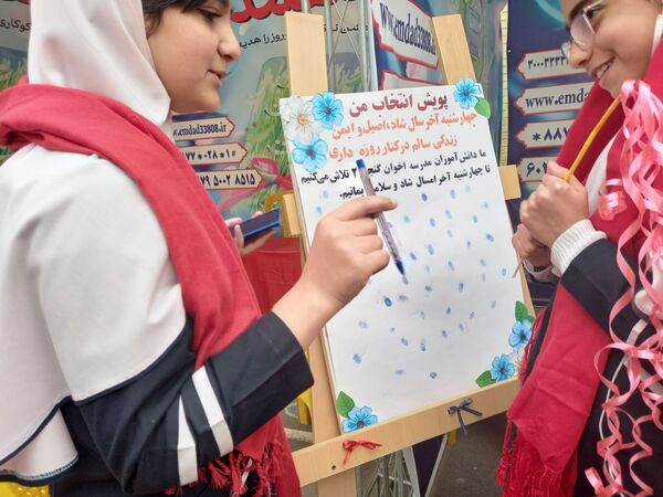 جشن نیکوکاری در دبستان اخوان گنجی