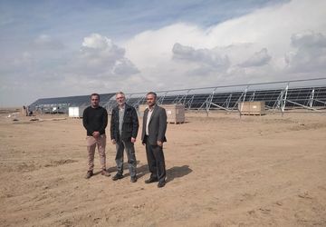 بازدید مسئولین کمیته امداد امام خمینی(ره) از نیروگاه خورشیدی خلیل‌آباد