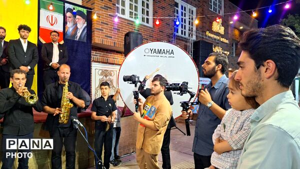 طنین سرود در تجمع احمدآباد
