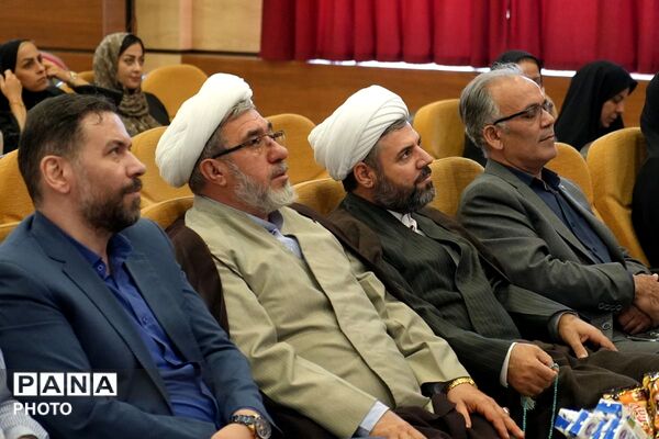 جشن شکوه مادری و همایش تجلیل از سفیران جوانی جمعیت در بهارستان‌دو