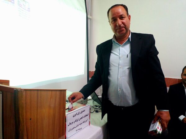 جلسه انجمن اولیا و مربیان در دبیرستان نمونه دولتی مهرورزان خواف