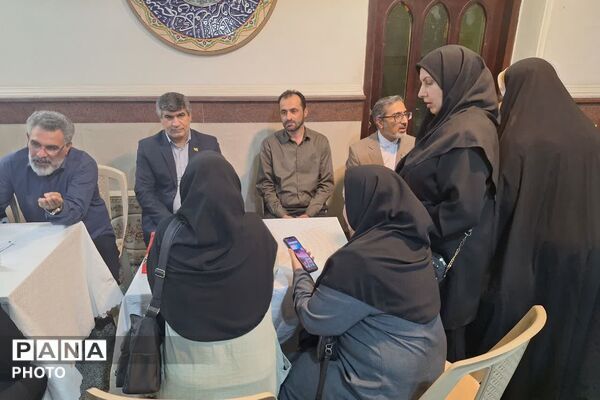 میز خدمت مدیر آموزش و پرورش شهرستان پردیس به مناسبت هفته دولت