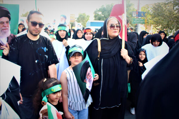حماسه حضور نوجوانان کفن‌پوش قمی در راهپیمایی «عهد خون»