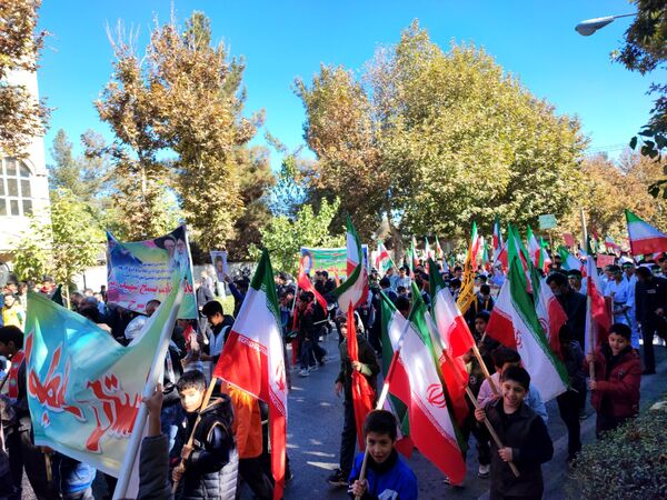طنین شعارهای ضد استکباری در شاندیز