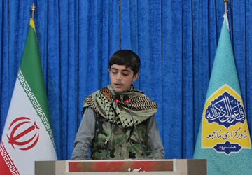 دانش‌آموزان دبیرستان شهید باهنر در نماز جمعه هشترود